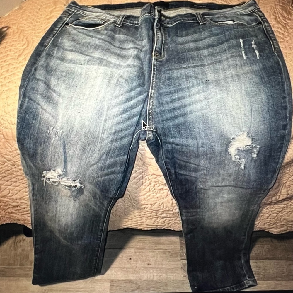 Judy blue straight fit bootcut jeans/distressed.